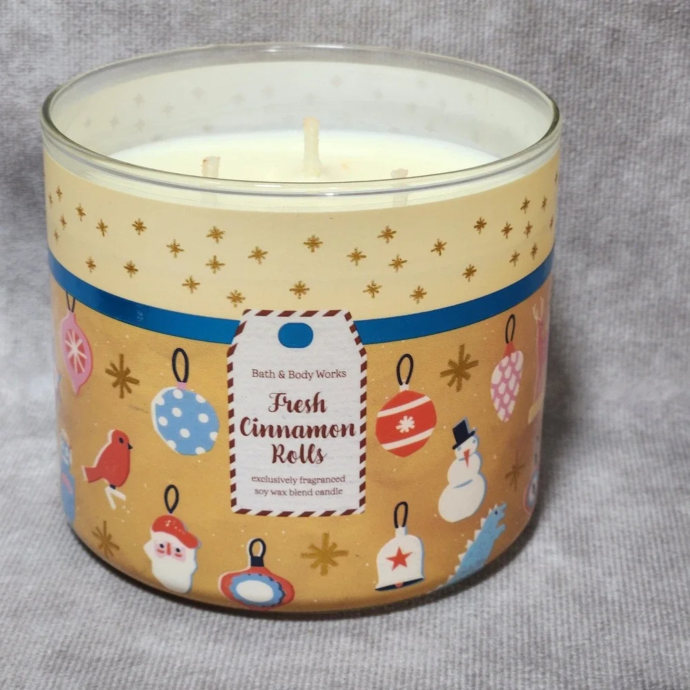 Bath & Body Works Fresh Cinnamon Rolls 3-Wick Scented Candle 14.5oz Holiday Jar - Picture 2 of 4